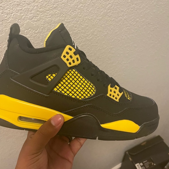 Retros - Picture 3 of 16